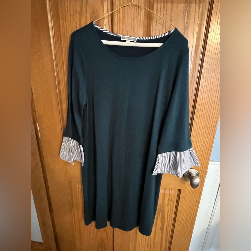 Pleione green dress with ruffle sleeves. Size medium